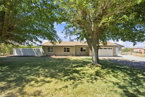 Photo of 15906 Heatherdale RD, Victorville, CA 92394 (MLS # IV26192497)