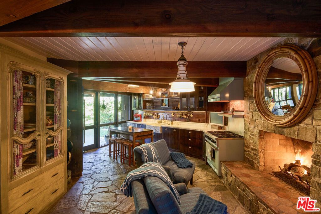 Photo of 31875 Sea Level Drive, Malibu, CA 90265 (MLS # 26644571)