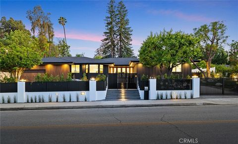 19750 Wells Drive Woodland Hills CA 91364