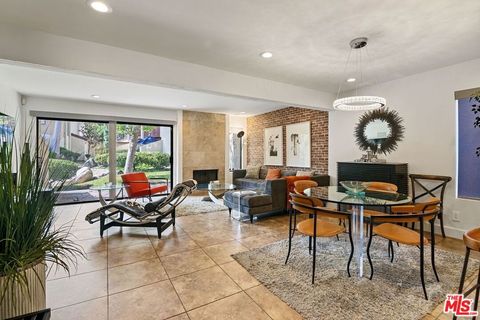 Photo of 5720 Owensmouth Avenue #142, Woodland Hills, CA 91367 (MLS # 26840401)