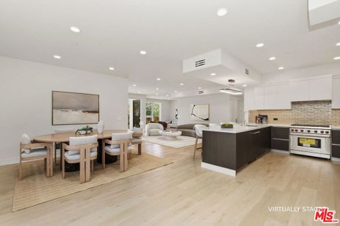 Photo of 505 S Barrington Avenue #202, Los Angeles, CA 90049 (MLS # 26842053)