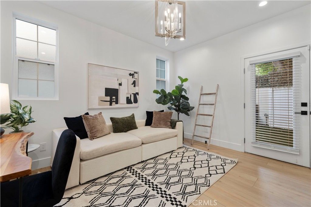 Photo of 5248 Segals Way, Sherman Oaks, CA 91411 (MLS # SR26001936)