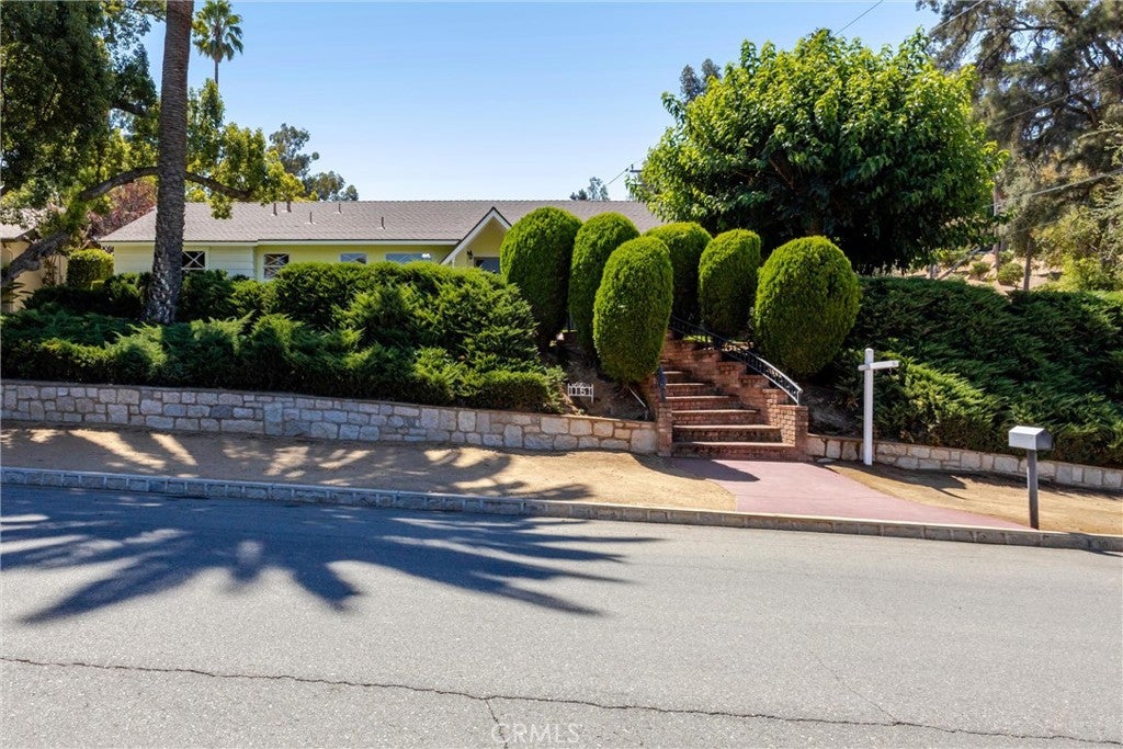 1151 W Crescent