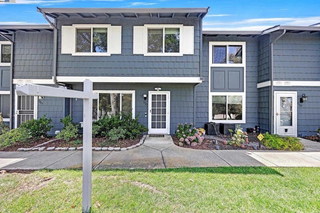 1323 Spring Valley Common