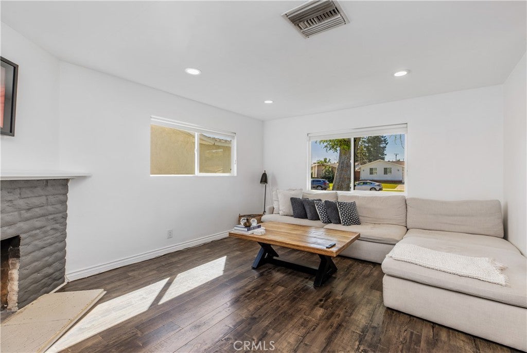 24131 Kittridge