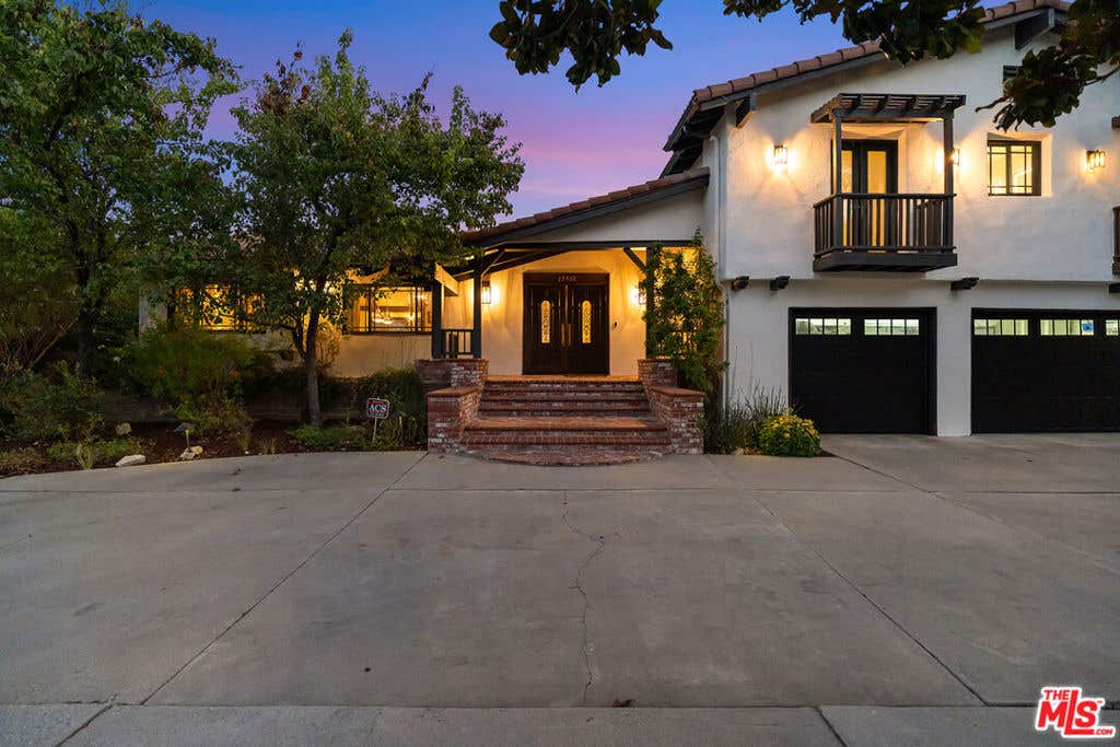 Photo of 23938 Killion Street, Los Angeles, CA 91367 (MLS # 26866087)