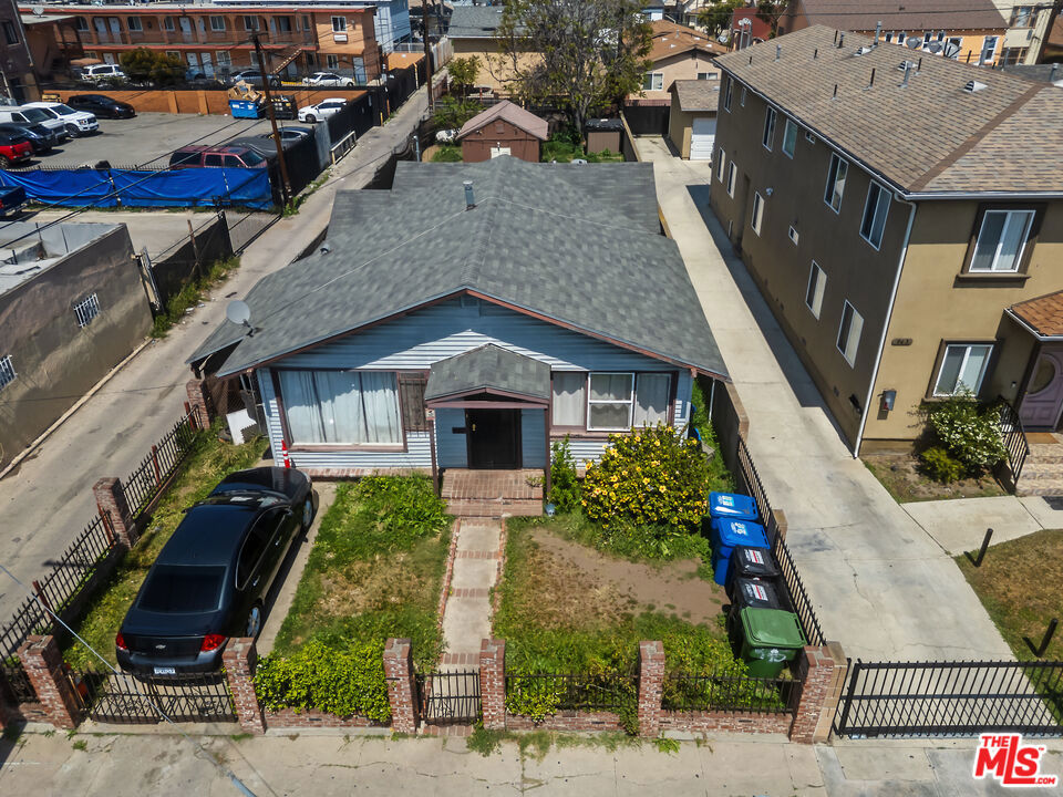 945 W 75th Street