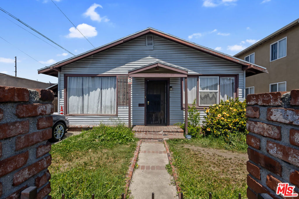 945 W 75th Street