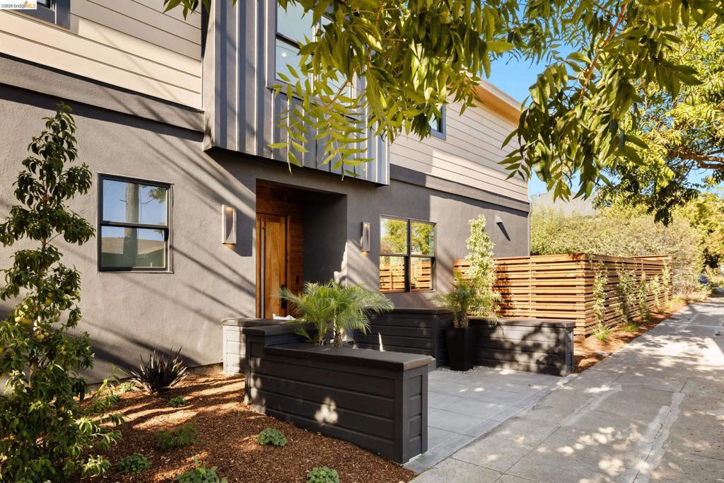 Photo of 2619 Mathews St St, Berkeley, CA 94702 (MLS # 41147667)