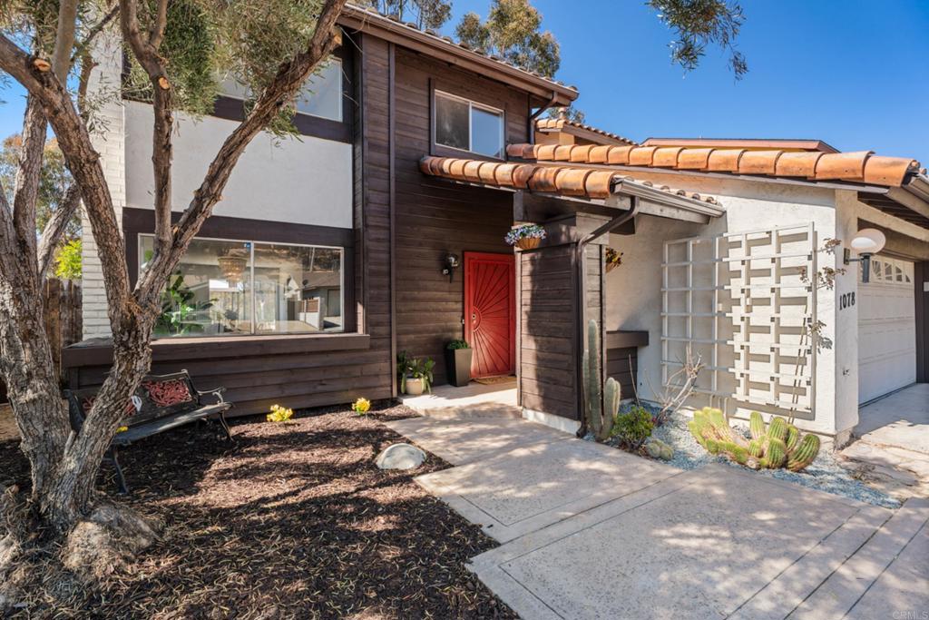 1078 Angelus Ave