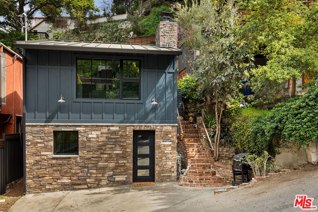 Photo of 2020 Rosilla Place, Los Angeles, CA 90046 (MLS # 25559225)