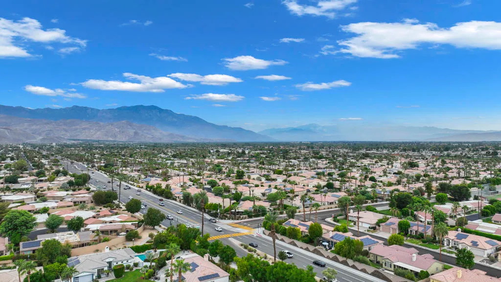 Indian Wells, California 92210, United States, 4 Bedrooms Bedrooms, ,3 BathroomsBathrooms,Residential,Pending,197412