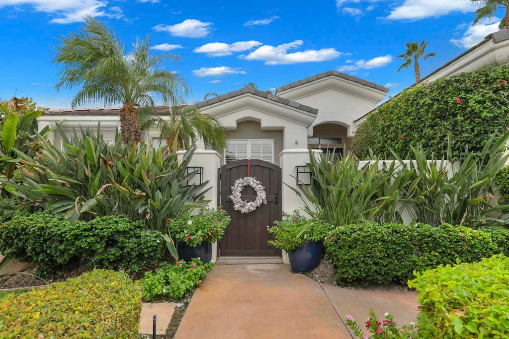 Indian Wells, California 92210, United States, 4 Bedrooms Bedrooms, ,3 BathroomsBathrooms,Residential,Pending,197412