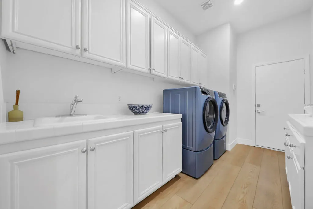 Indian Wells, California 92210, United States, 4 Bedrooms Bedrooms, ,3 BathroomsBathrooms,Residential,Pending,197412