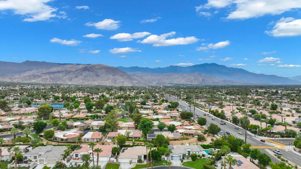 Indian Wells, California 92210, United States, 4 Bedrooms Bedrooms, ,3 BathroomsBathrooms,Residential,Pending,197412