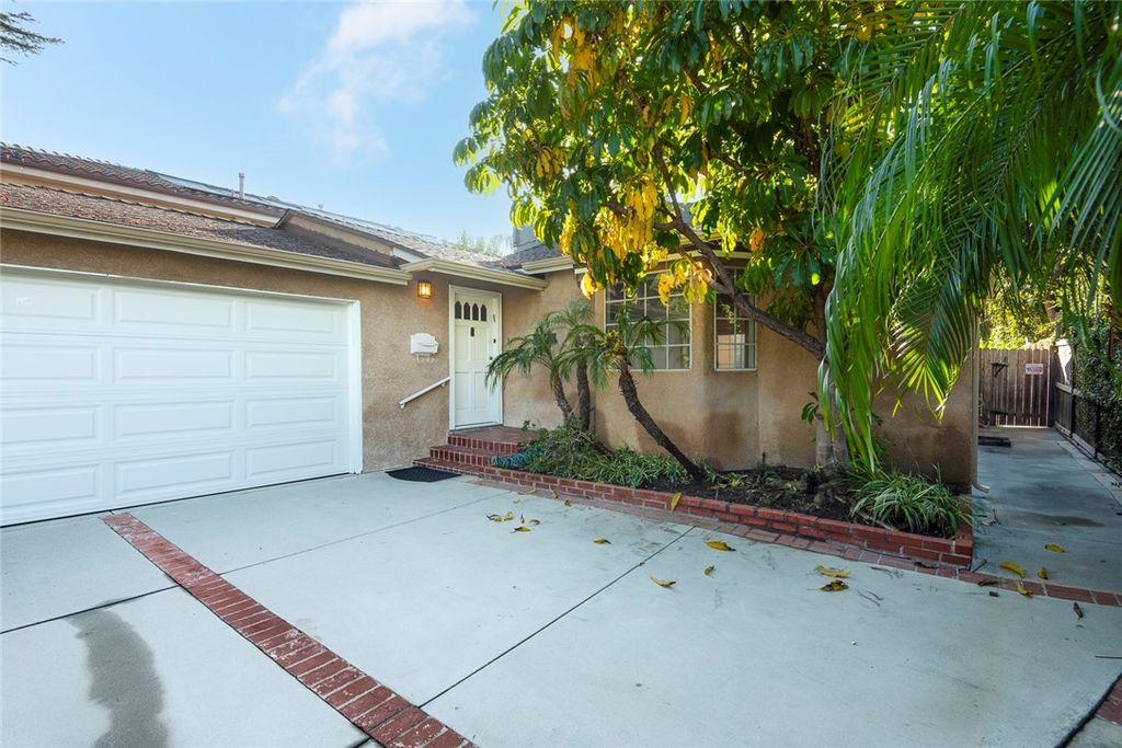 Photo of 13532 Addison, Sherman Oaks, CA 91423 (MLS # SR26001381)