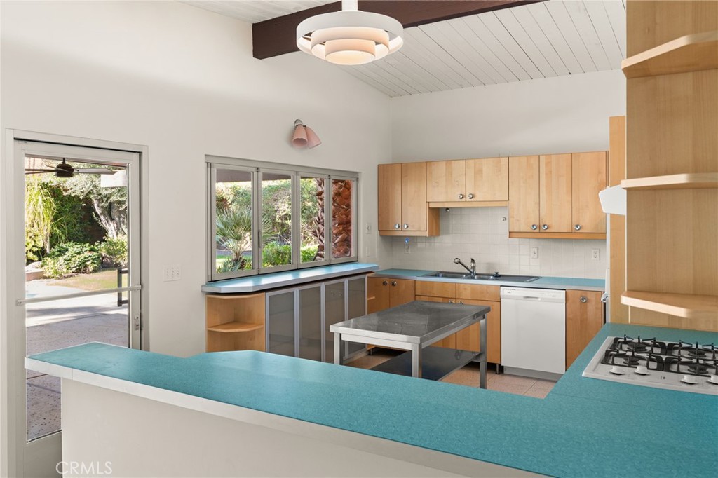 Los Compadres (33459) - Residential