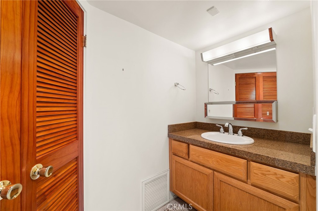 Los Compadres (33459) - Residential