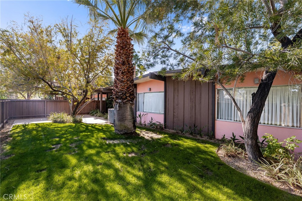 Los Compadres (33459) - Residential