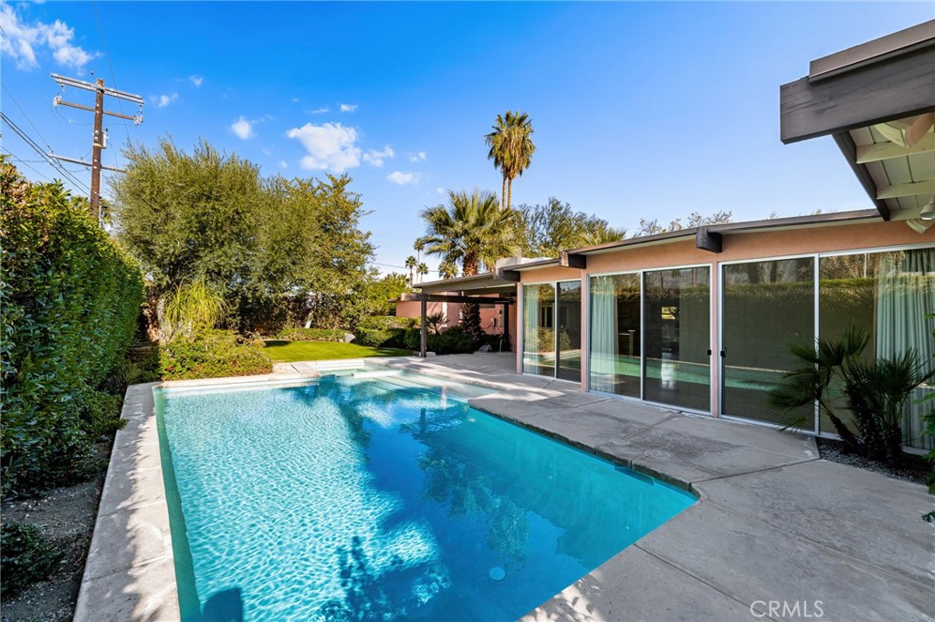 Los Compadres (33459) - Residential