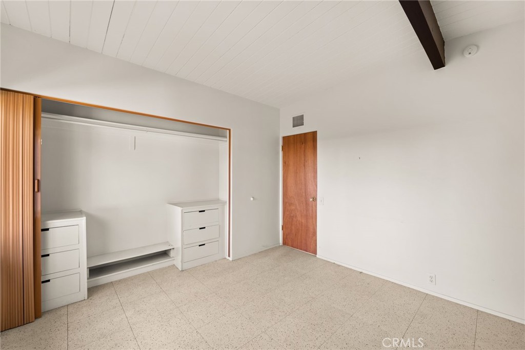 Los Compadres (33459) - Residential