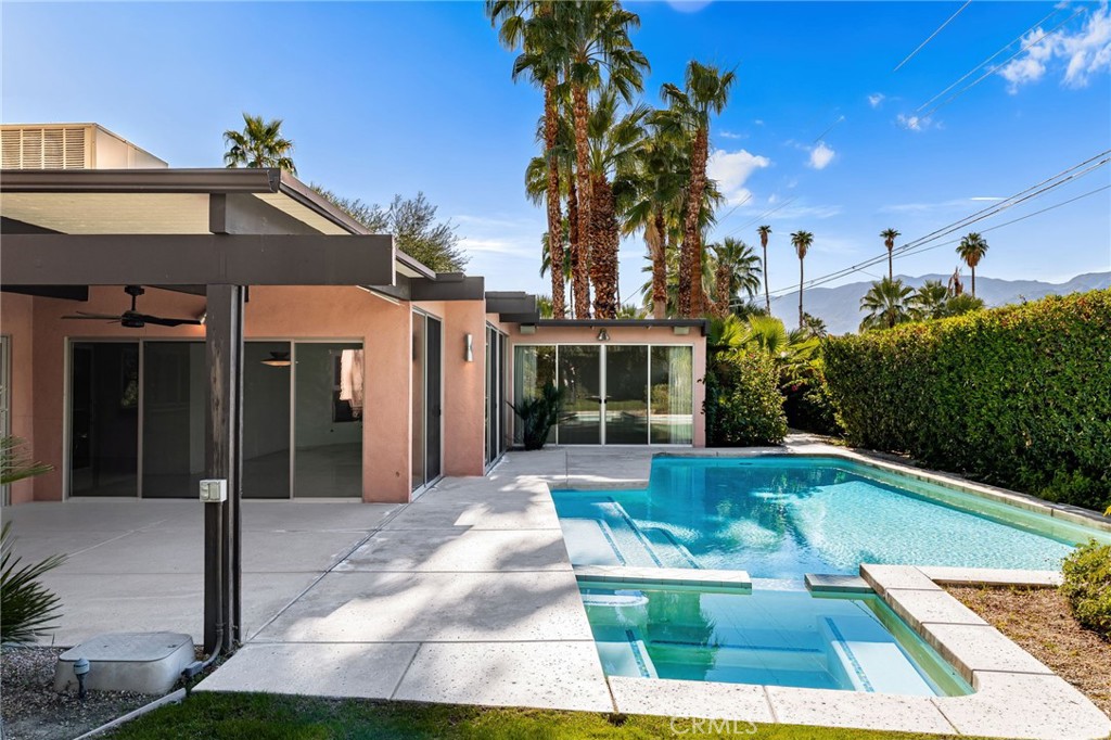 Los Compadres (33459) - Residential