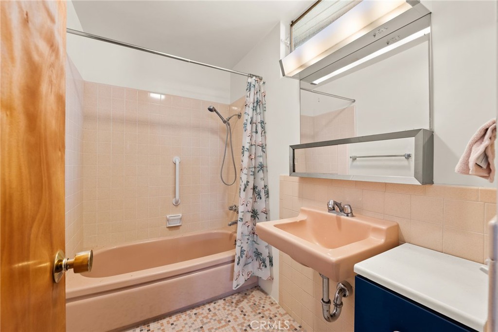 Los Compadres (33459) - Residential