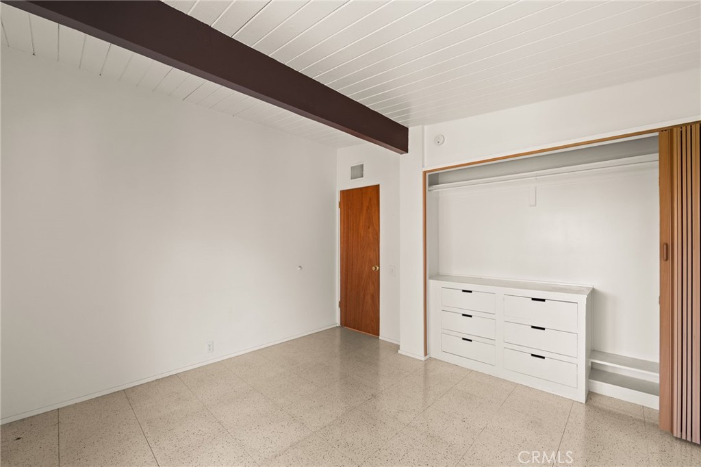 Los Compadres (33459) - Residential