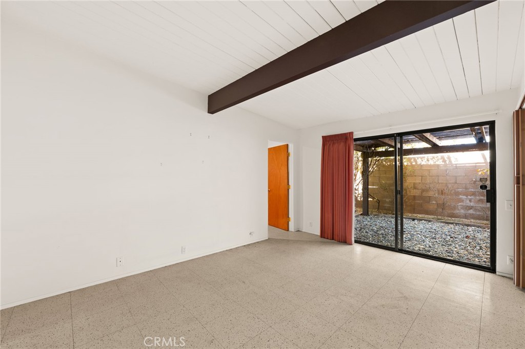 Los Compadres (33459) - Residential