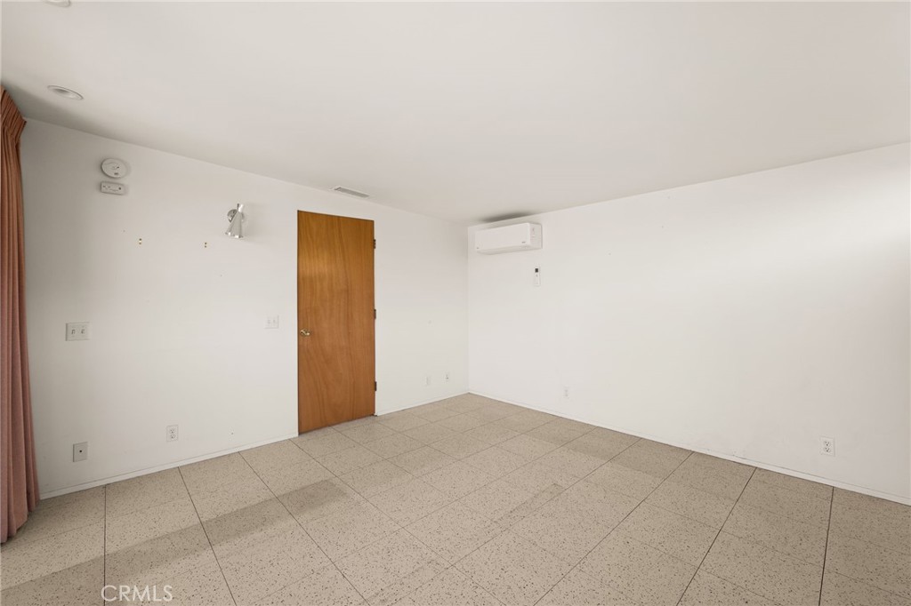 Los Compadres (33459) - Residential