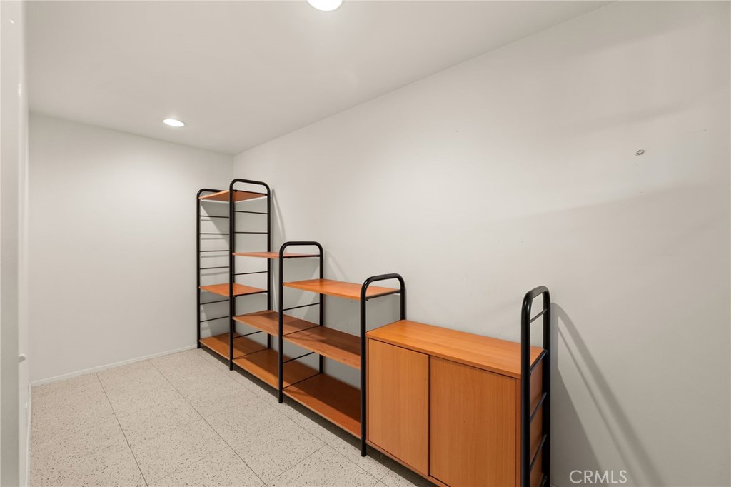 Los Compadres (33459) - Residential