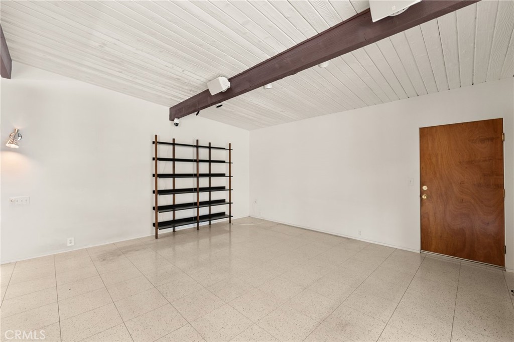 Los Compadres (33459) - Residential