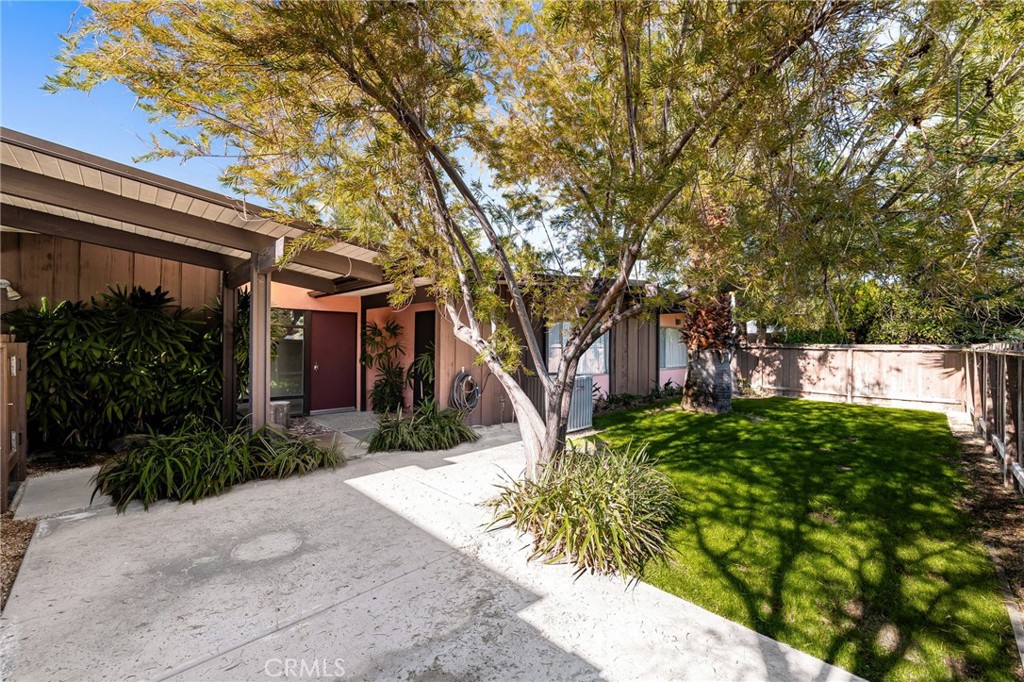 Los Compadres (33459) - Residential