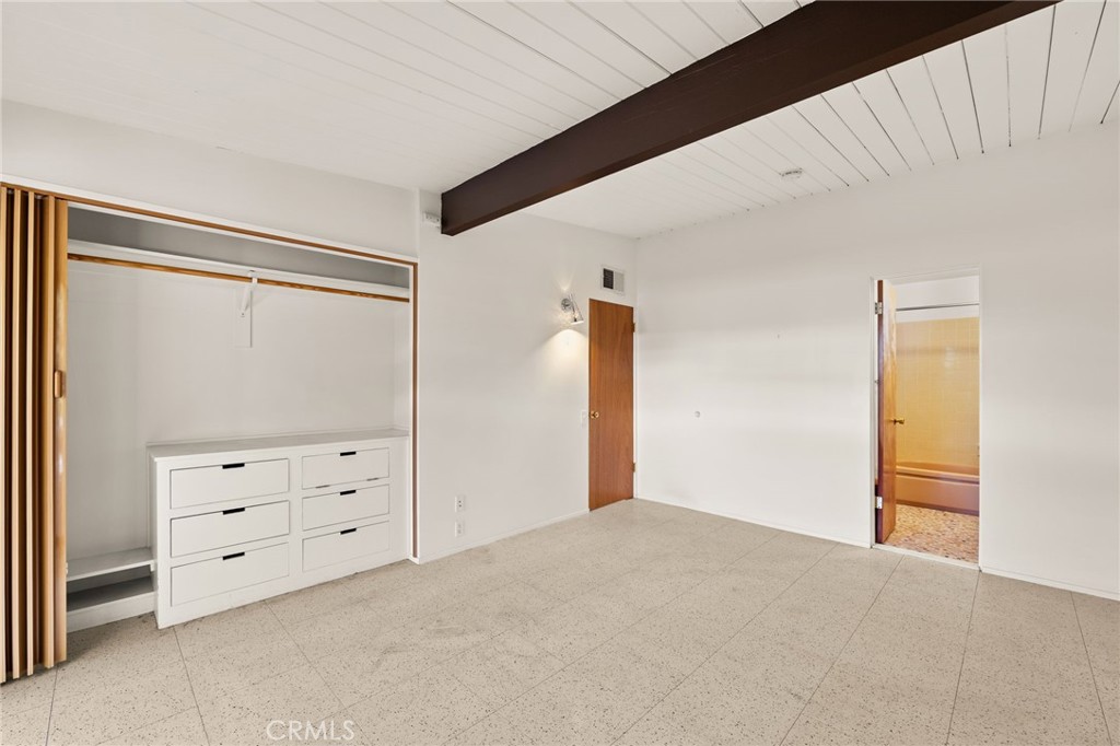 Los Compadres (33459) - Residential