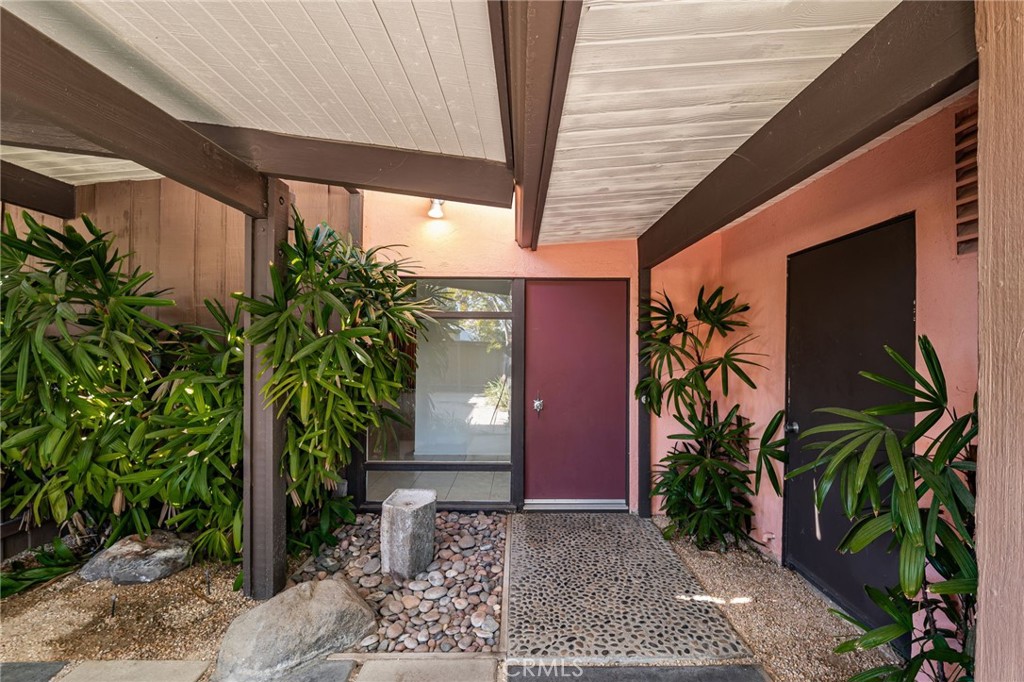 Los Compadres (33459) - Residential