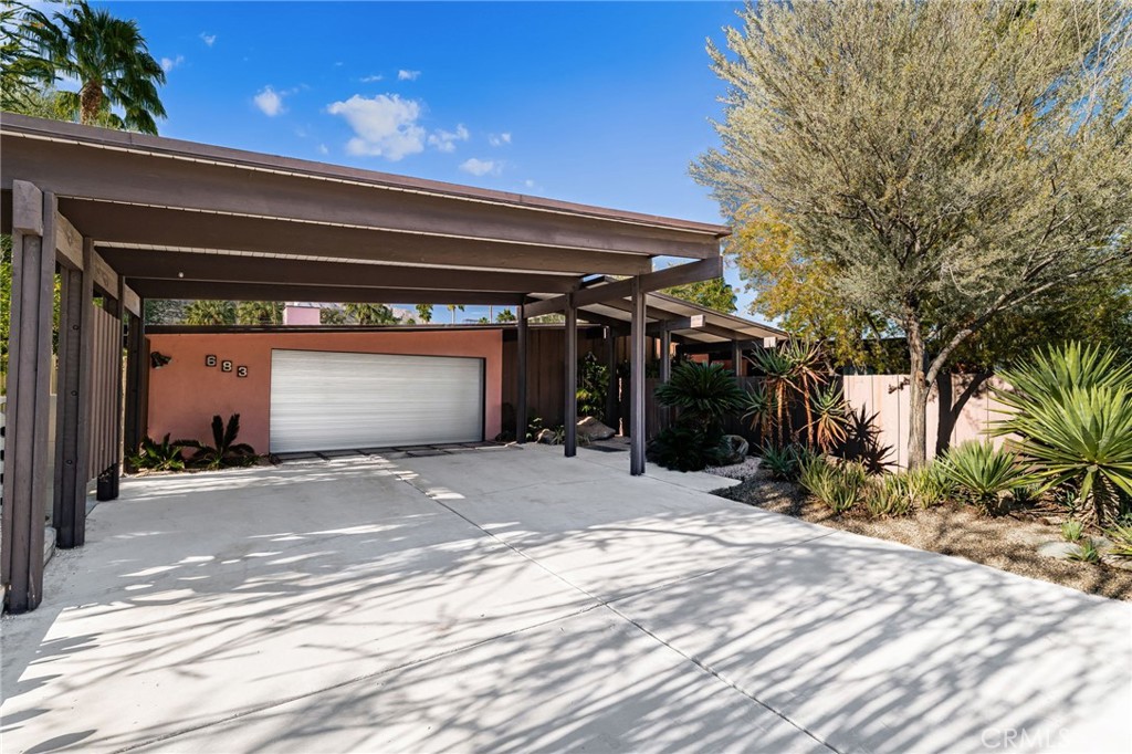 Los Compadres (33459) - Residential