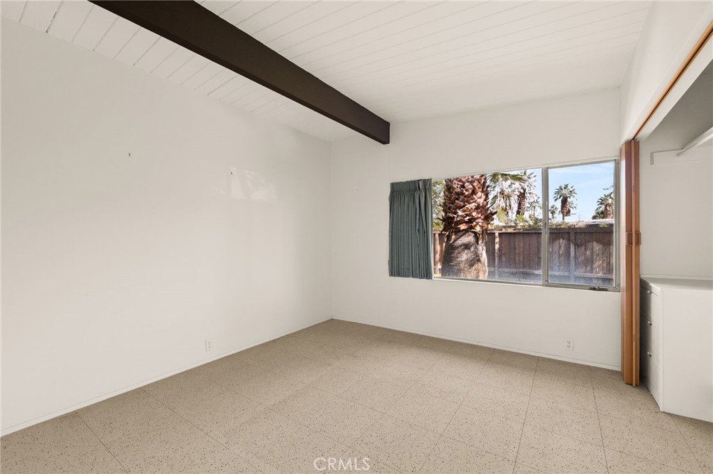 Los Compadres (33459) - Residential