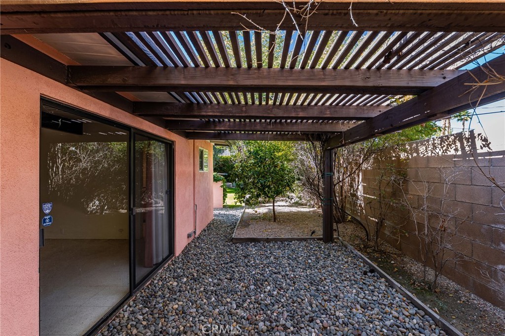 Los Compadres (33459) - Residential