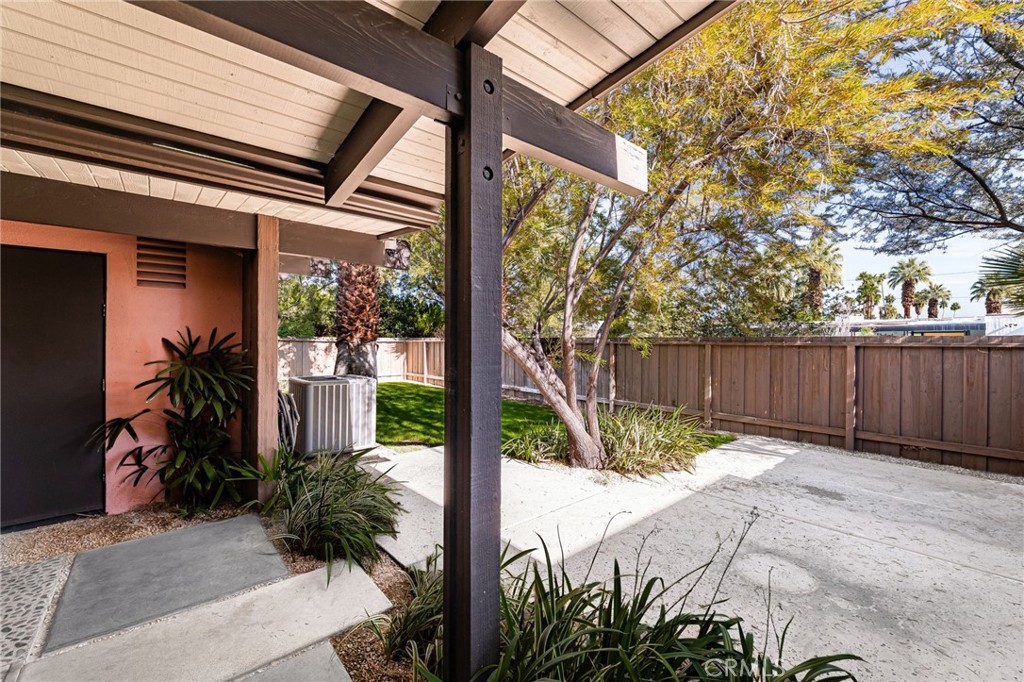 Los Compadres (33459) - Residential