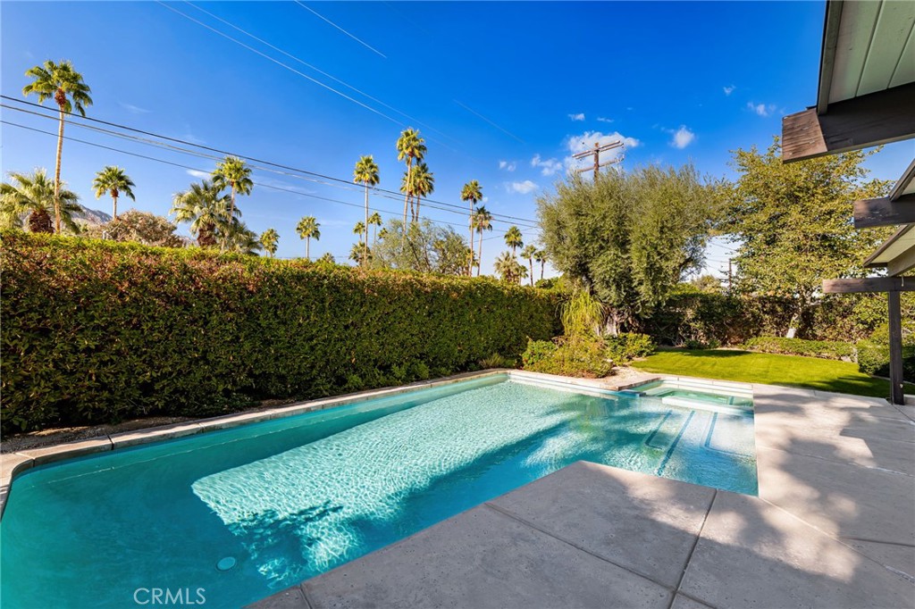 Los Compadres (33459) - Residential