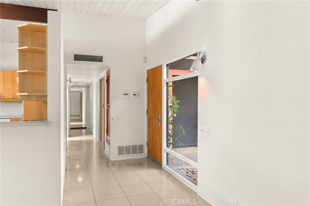 Los Compadres (33459) - Residential