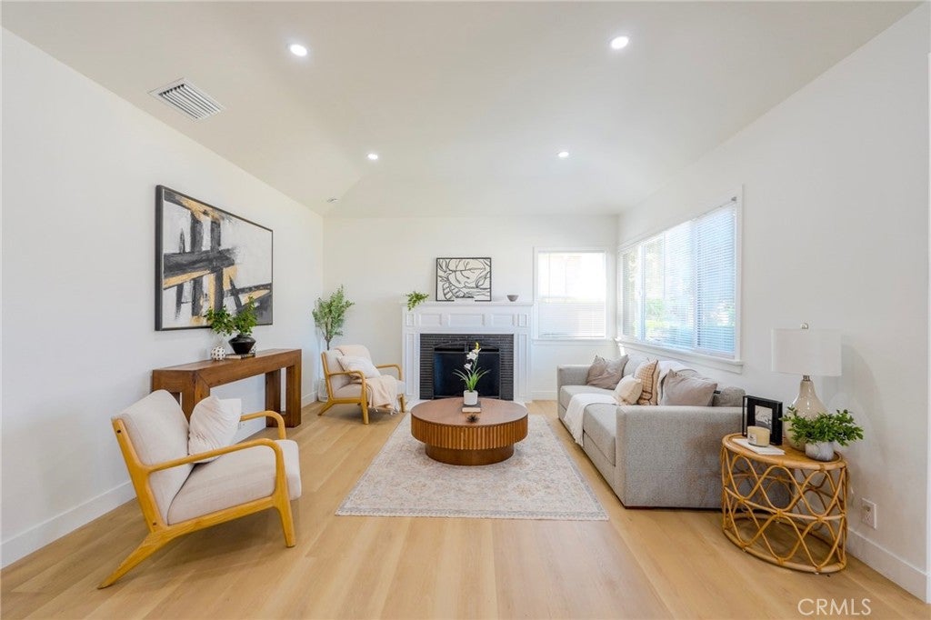 3426 W 82nd