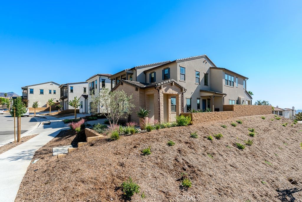 Properties 1 737 Via Arezzo Place