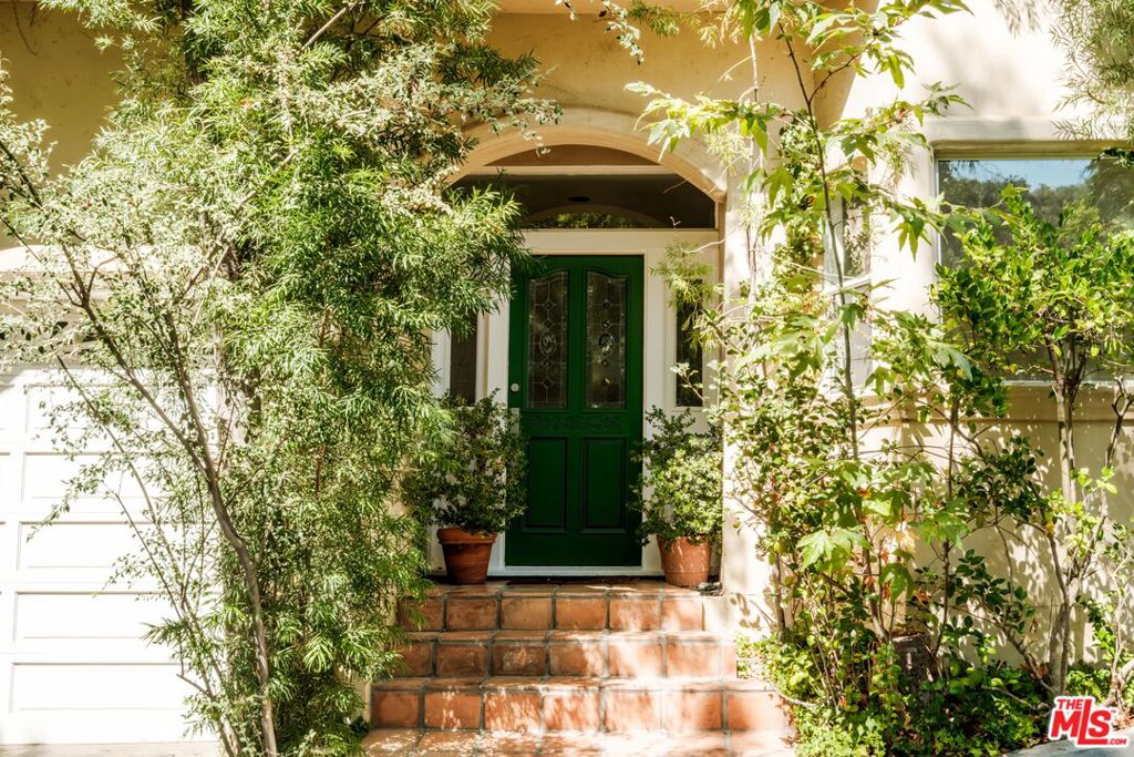 Photo of 10055 Reevesbury Drive, Beverly Hills, CA 90210 (MLS # 26863327)