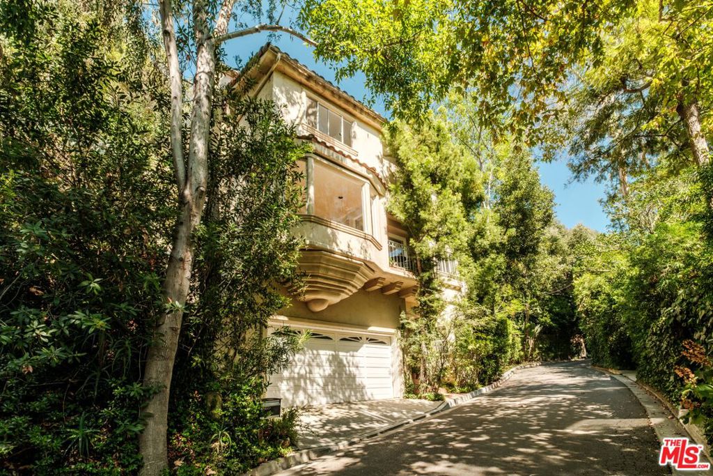 10055 Reevesbury Drive, Beverly Hills CA 90210