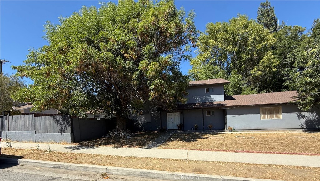 Spacious 5-bedroom, 2.5 -bathroom two-story home in one of Sylmar’s most desirable neighborhoods. This residence offers 2,146 sq. ft. of living space on a large
11,100+ sq. ft. corner lot. Built in 1964, the home features a well-designed floor plan with abundant natural light. A rare find, the property includes two separate
two-car garages plus huge RV access, providing ample room for vehicles, storage, or a potential workshop. The oversized lot also allows for expansion, outdoor
enhancements, or even an ADU.