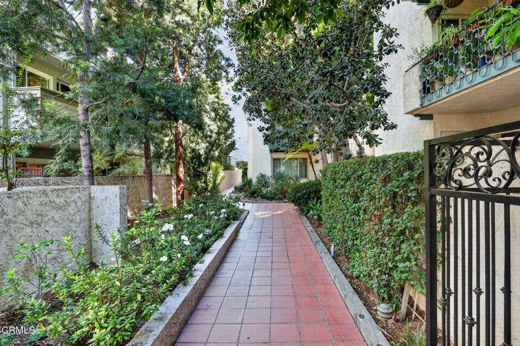 985 E California Boulevard 308