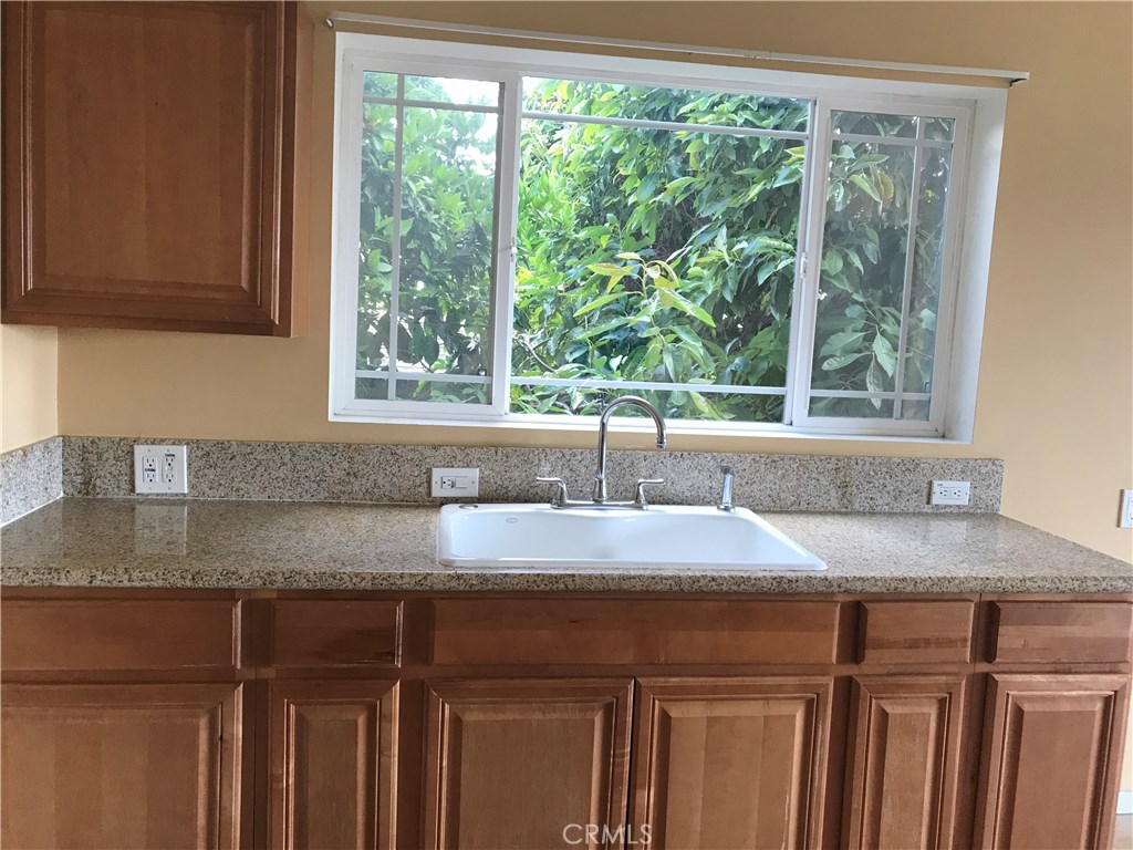 Charming second-story studio featuring a remodeled kitchen with a brand-new stove, an updated full bathroom, a spacious closet, and cozy carpet in the living area. Located in a quiet, pleasant neighborhood close to shopping, schools, and major freeways.