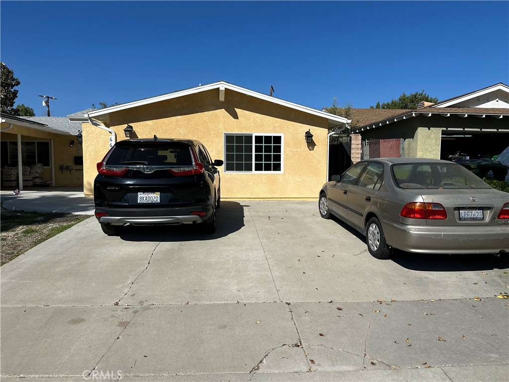 Beautiful ADU in a great neighborhood. New everything with 2 air splits and 2 ceiling fans very very cool. Includes the Refrigerator and Washer Drier. Water and gas included in the rent. A must see