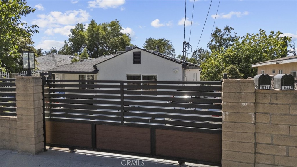 Properties 1 10341 Mcclemont Avenue